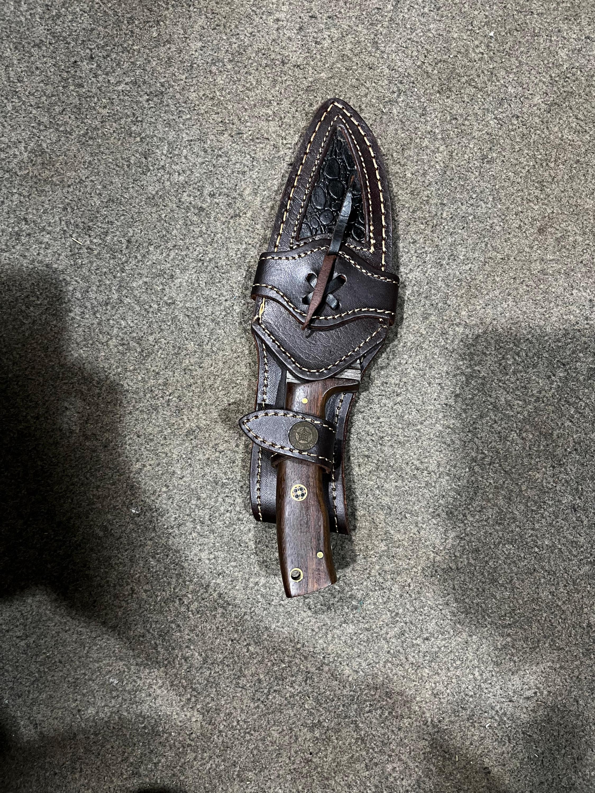 Skinning Damascus Knife : Rose wood, Damascus steel, Leather sheath thumbnail 4