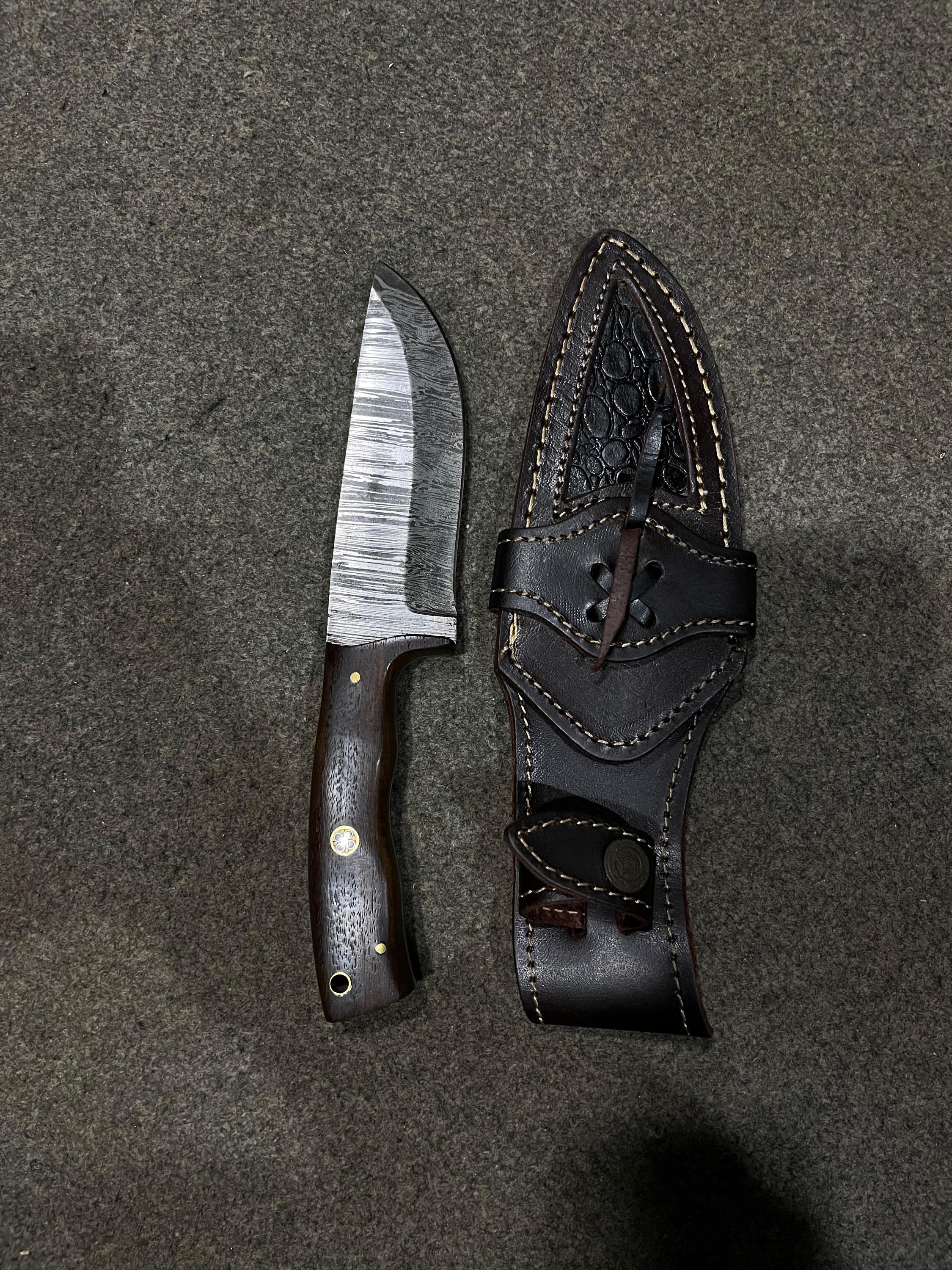 Skinning Damascus Knife : Rose wood, Damascus steel, Leather sheath thumbnail 5
